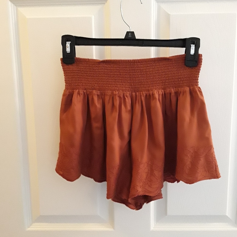 Embroidered Shorts - Picture 3 of 4